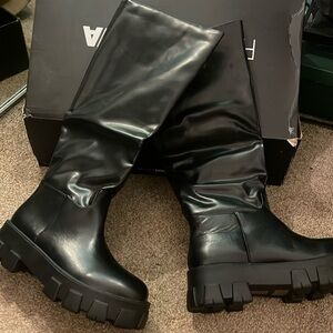 NEW Coolest On The Block Knee High Boots - Black Size 9